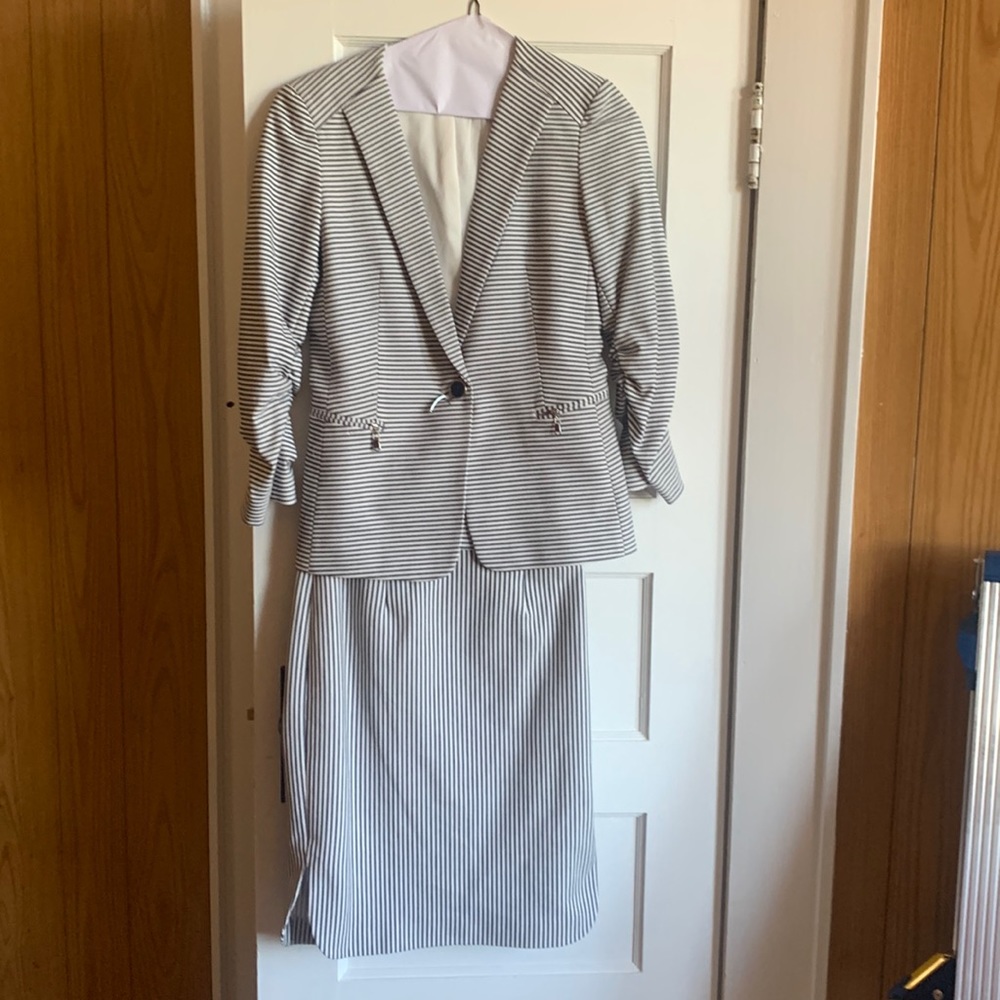 Skirt/ blazer suit set